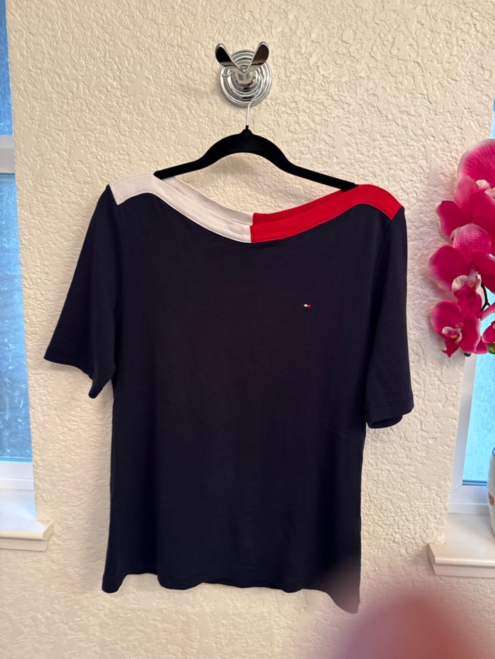 Tommy Hilfiger Navy Short-Sleeve Tee with Red & White Crew Neck Medium 💯% Cotton - Picture 8 of 16